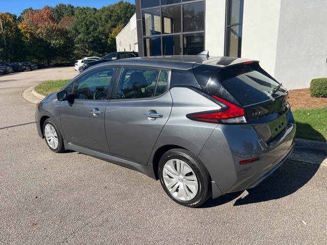 2024 Nissan Leaf S photo 2
