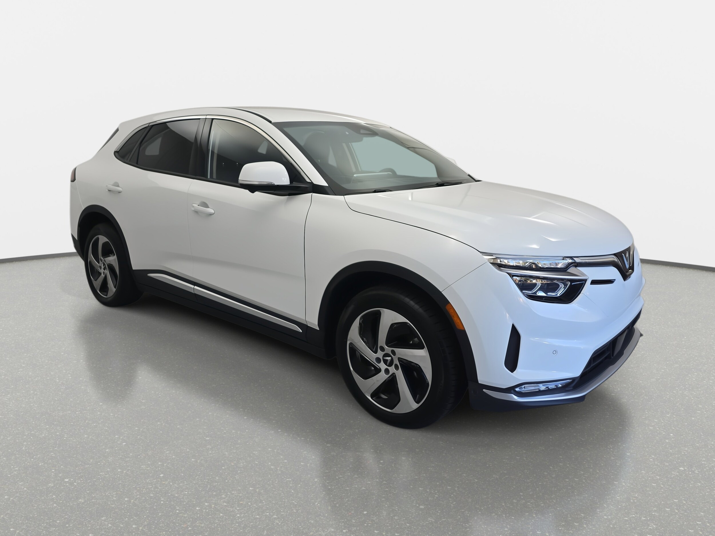 2025 Vinfast VF 8 8 photo 3