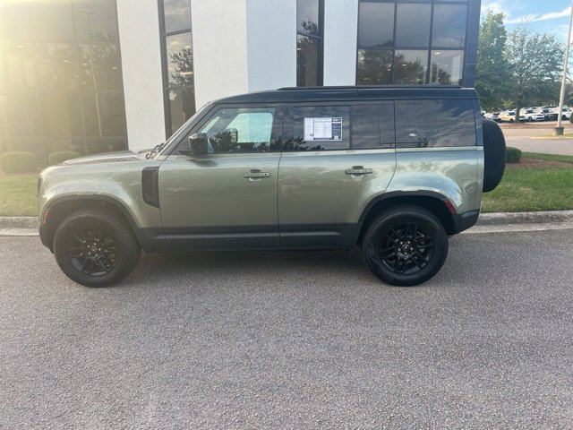 2022 Land Rover Defender S photo 2