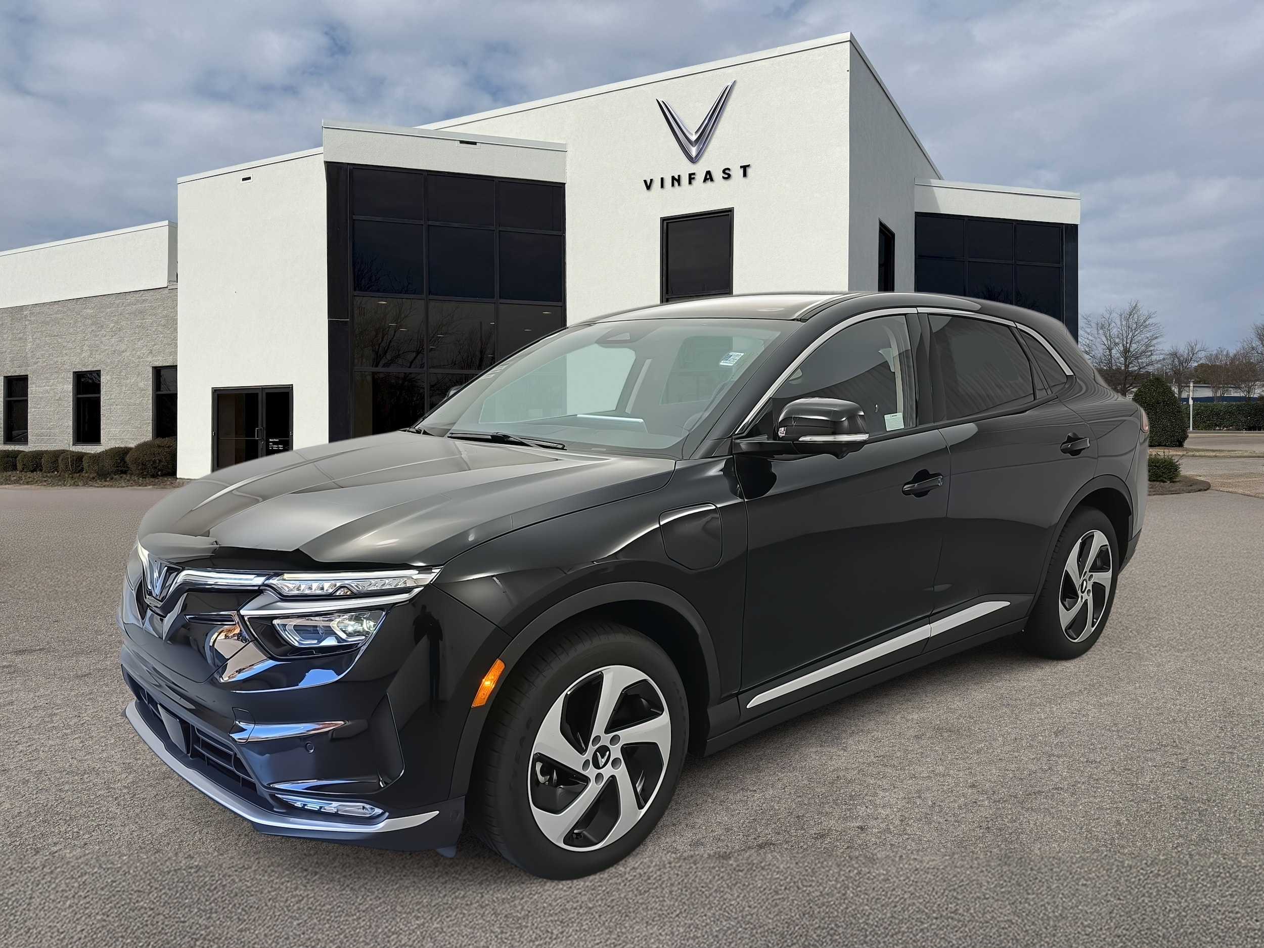 2025 VinFast VF 8 Eco