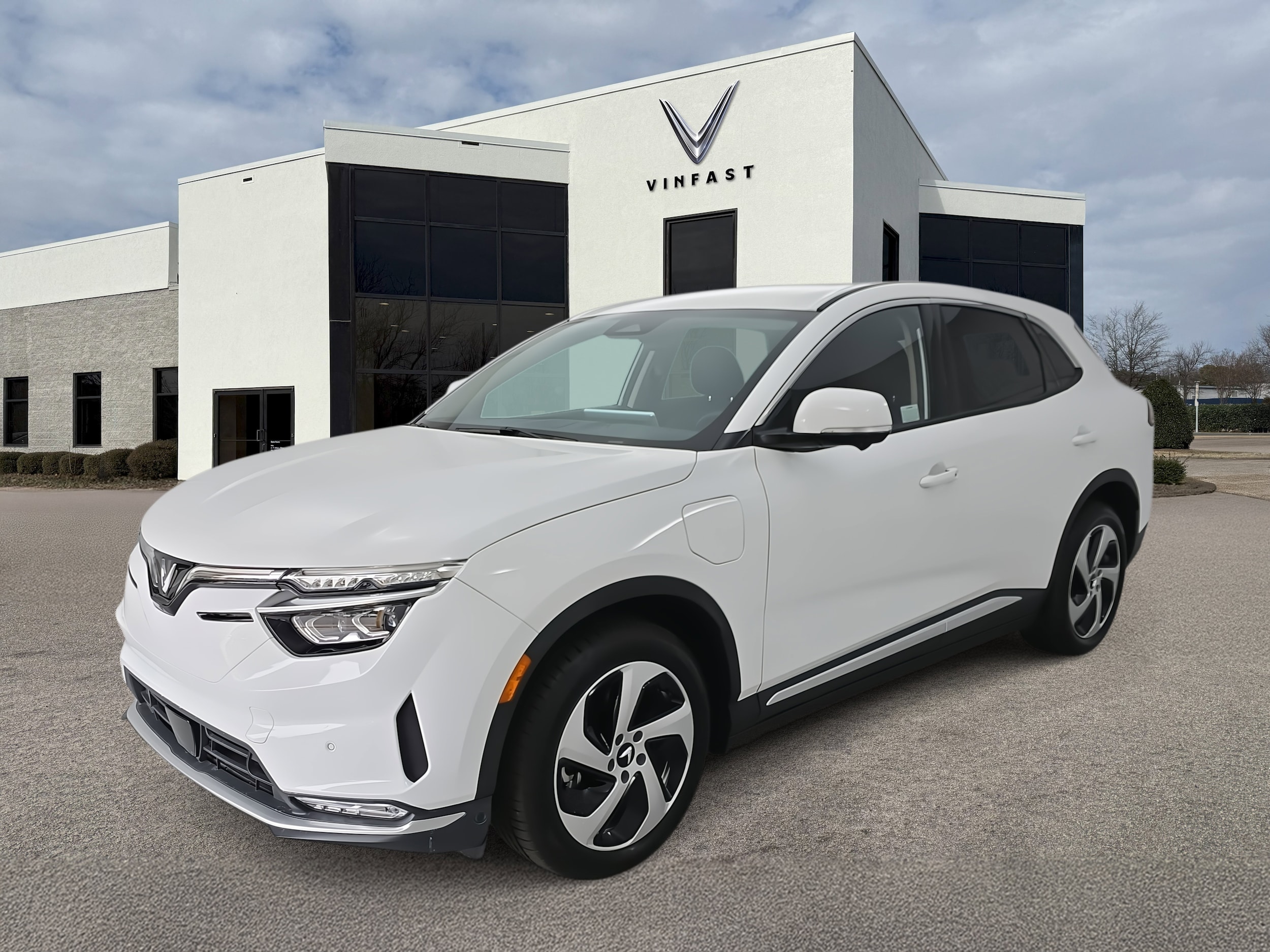 2025 VinFast VF 8 Eco