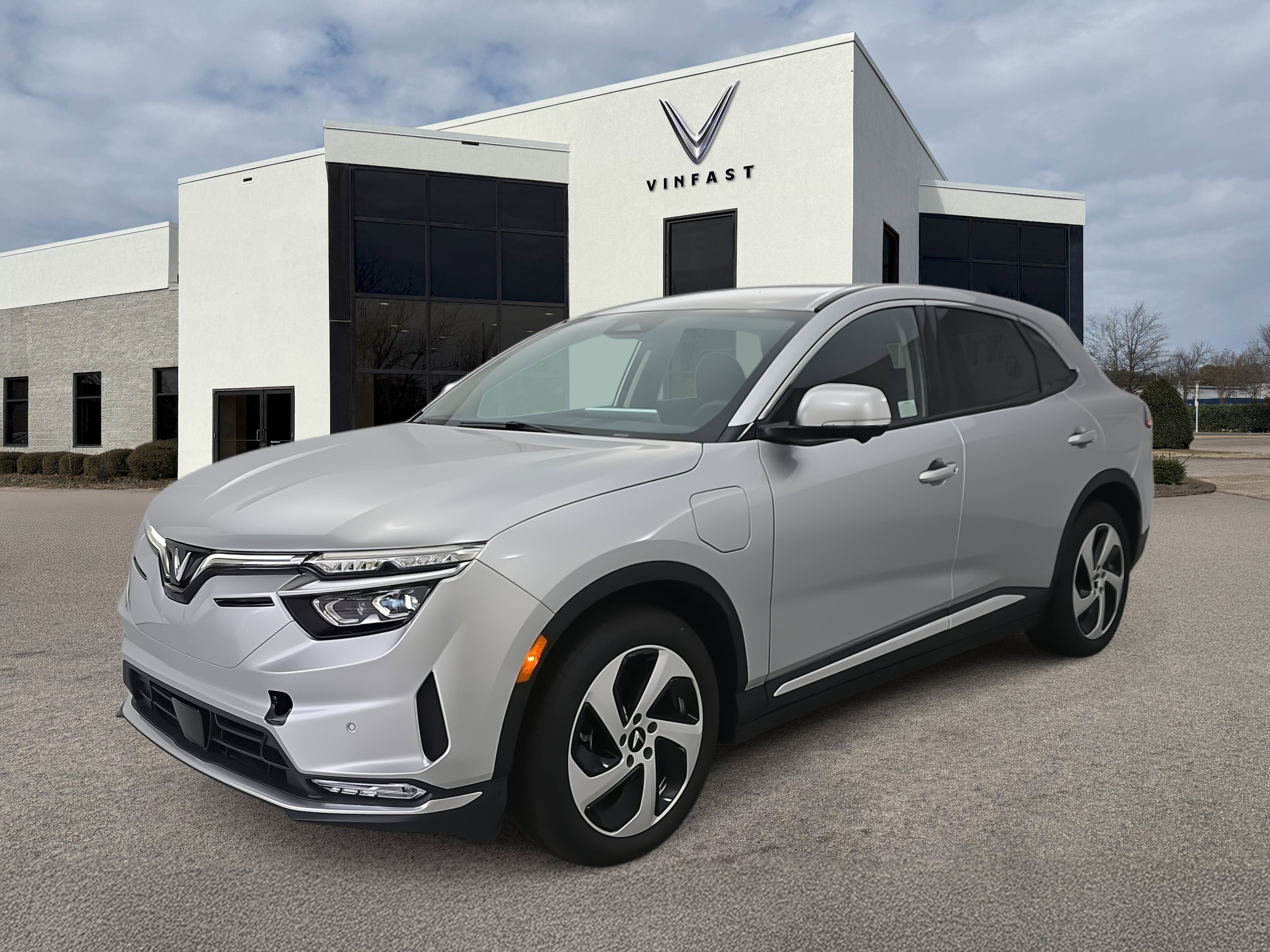 2025 VinFast VF 8 Eco