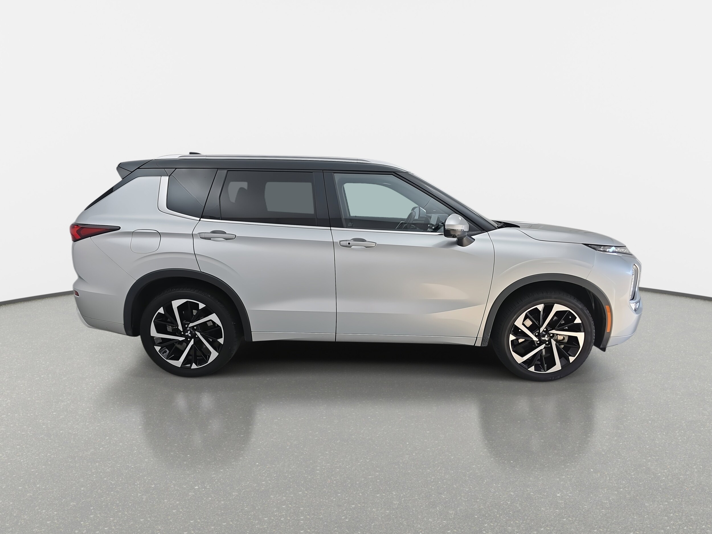 2024 Mitsubishi Outlander SEL photo 2