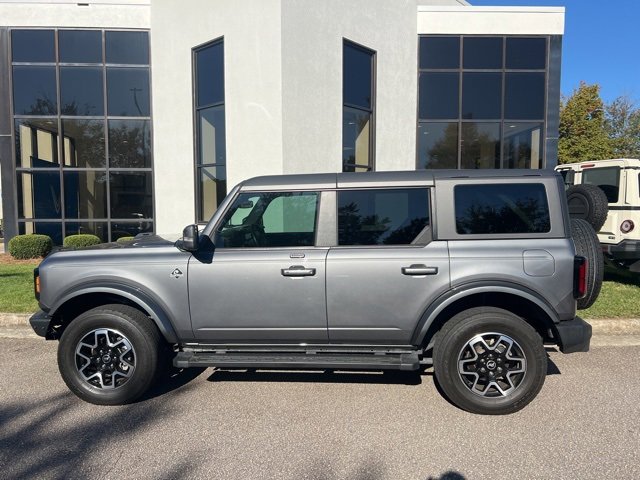 2023 Ford Bronco Outer Banks photo 2