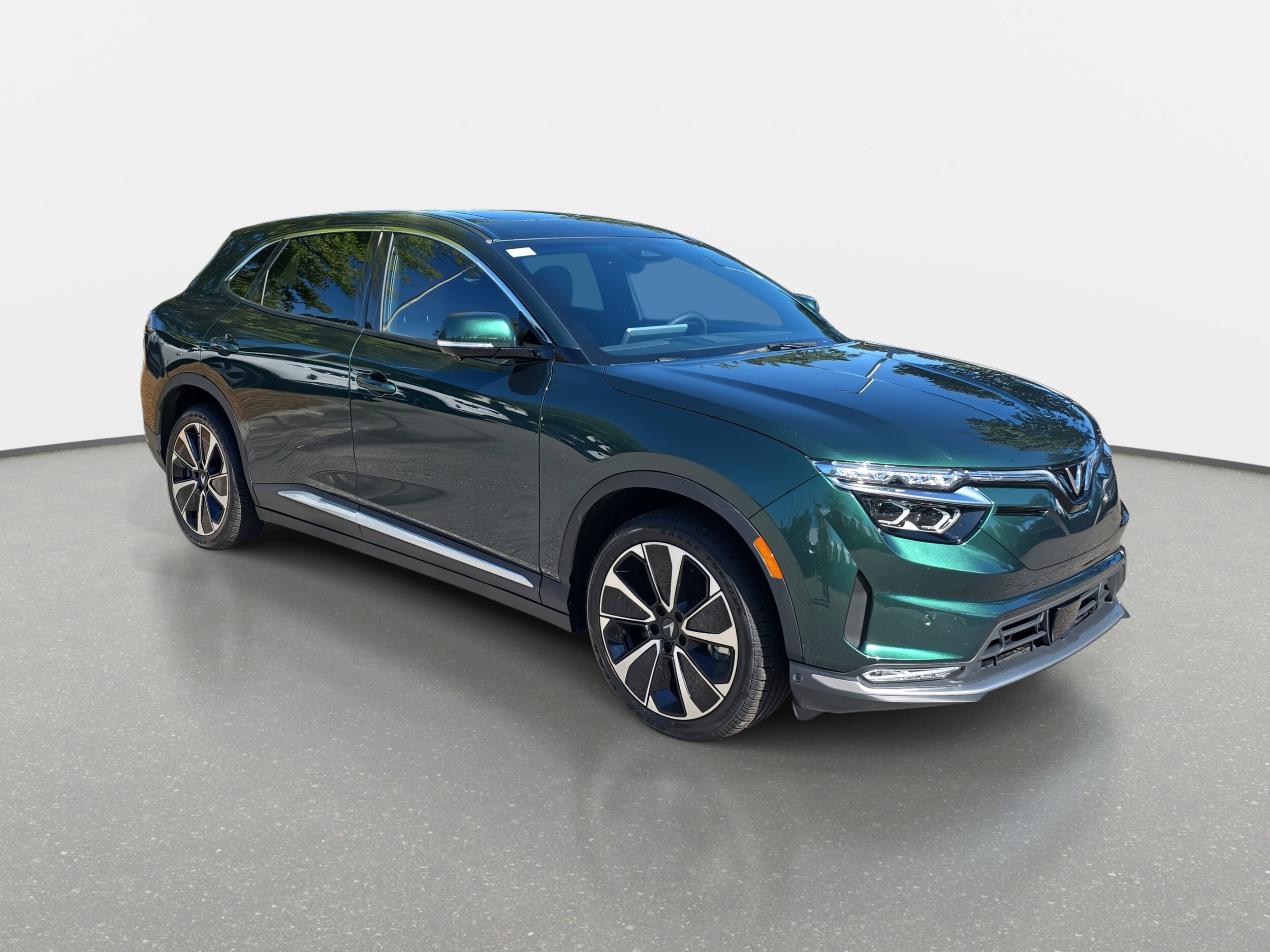2025 Vinfast VF 8 8 photo 3