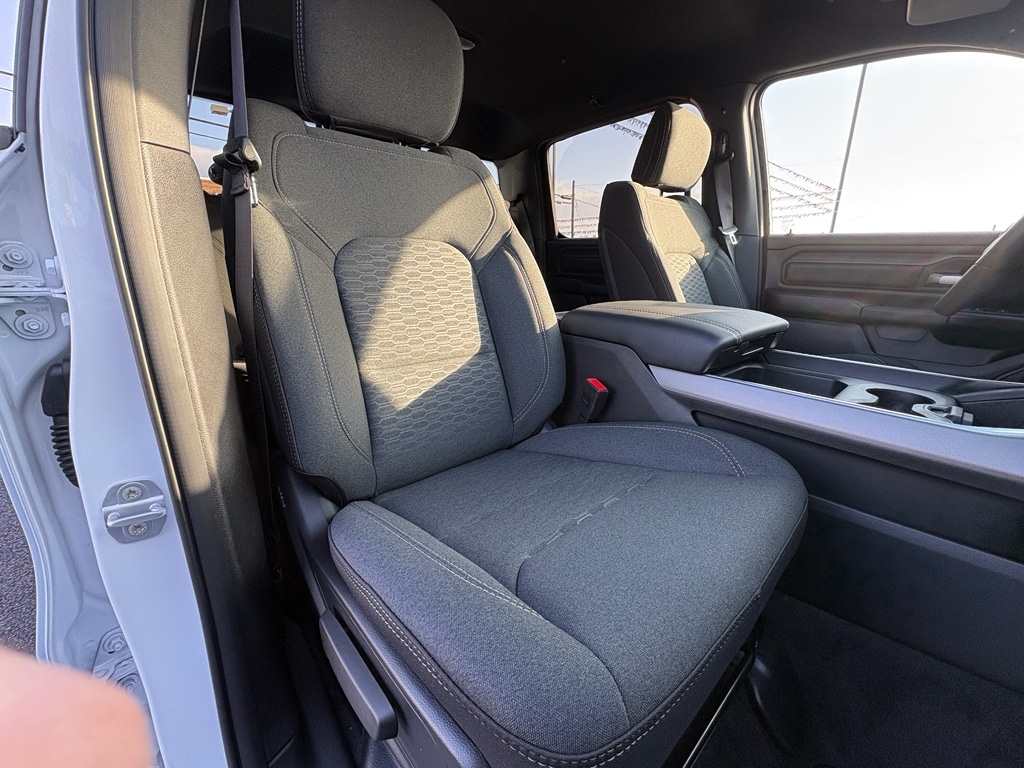 2026 RAM 1500 Express - Photo 33