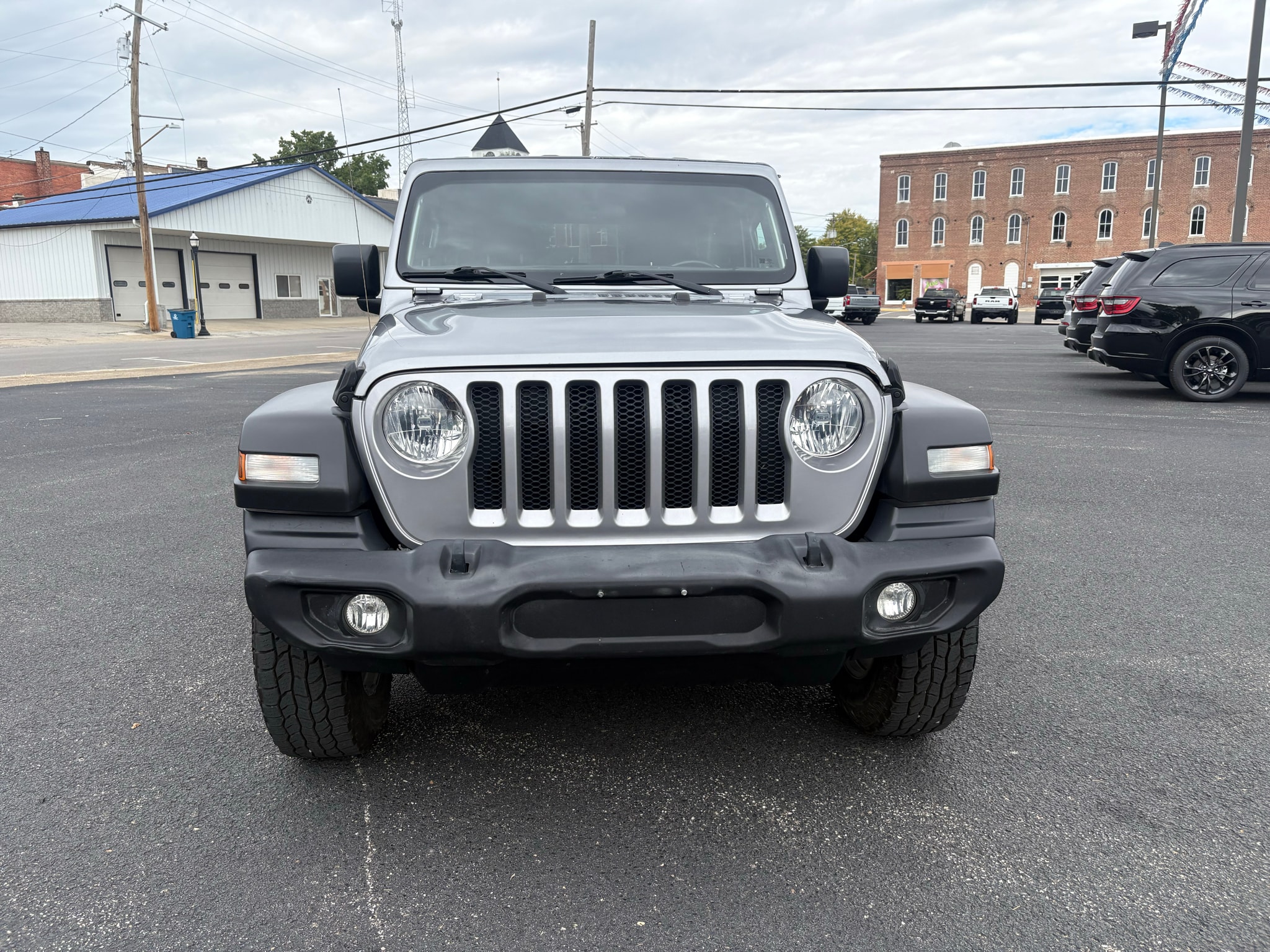 Used 2020 Jeep Wrangler Unlimited Sport S with VIN 1C4HJXDN2LW126926 for sale in Fairfield, IL