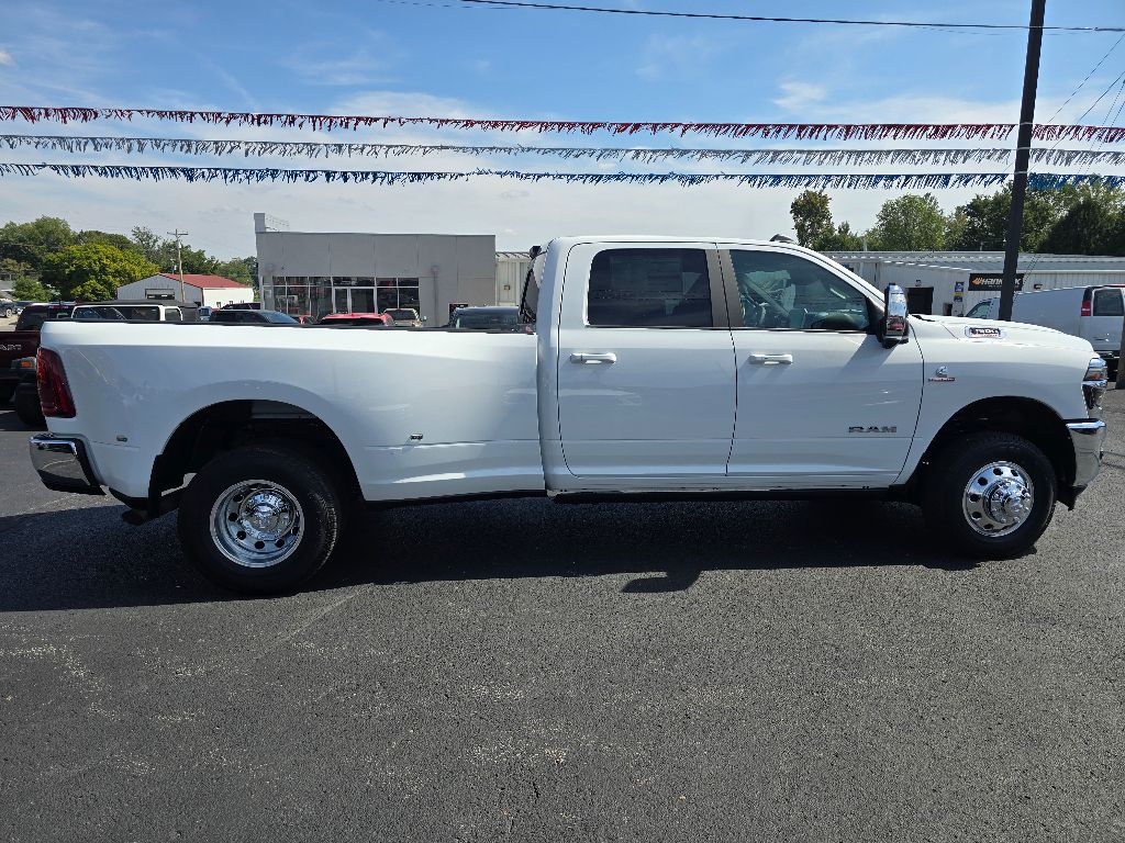 2026 RAM 3500 Laramie - Photo 11