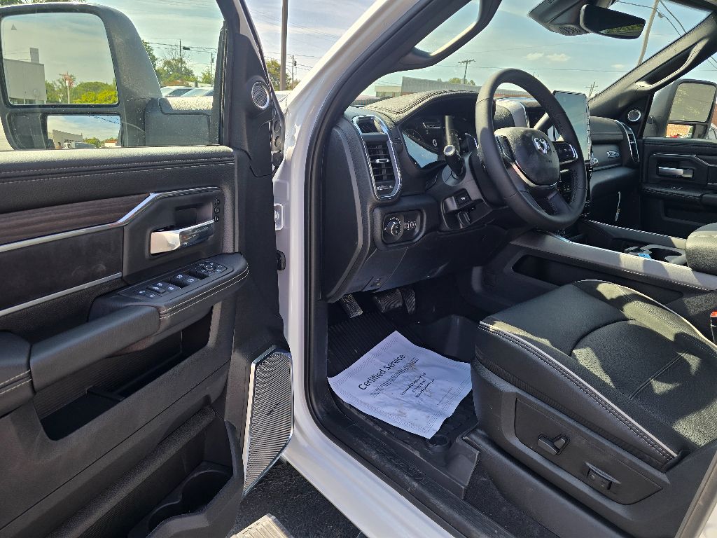 2026 RAM 3500 Laramie - Photo 15