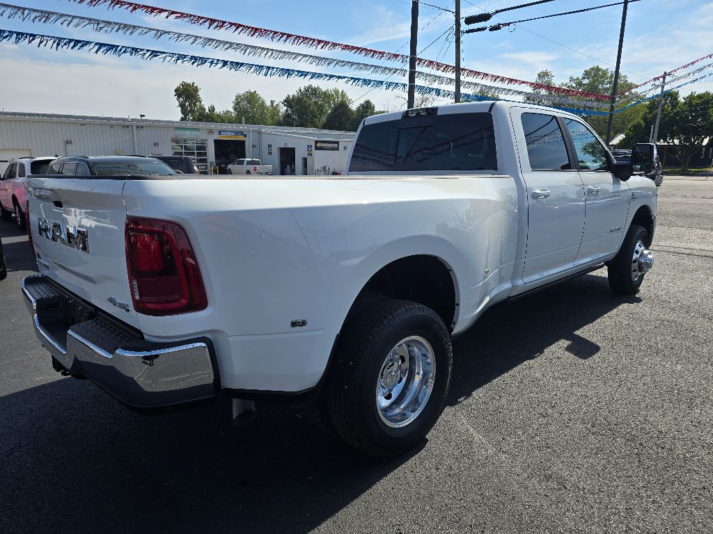 2026 RAM 3500 Laramie - Photo 10