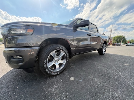 2026 Ram 1500 EXPRESS CREW CAB 4X4 5'7 BOX Pickup