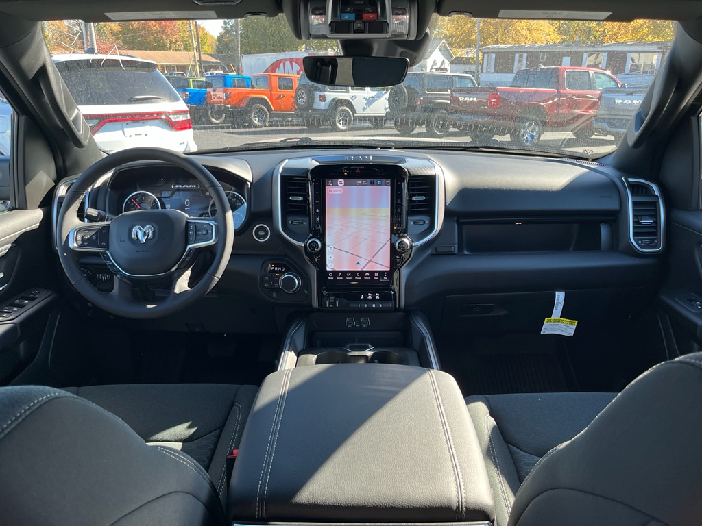 New 2026 Ram 1500 BIG HORN CREW CAB 4X4 5'7 BOX Pickup