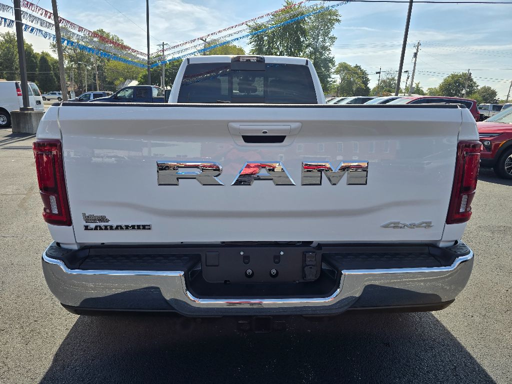 2026 RAM 3500 Laramie - Photo 8
