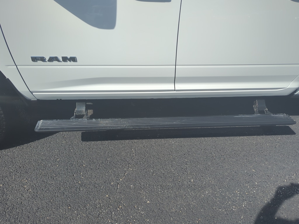 2026 RAM 3500 Laramie - Photo 13