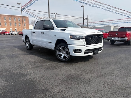 2026 Ram 1500 EXPRESS CREW CAB 4X4 5'7 BOX Pickup