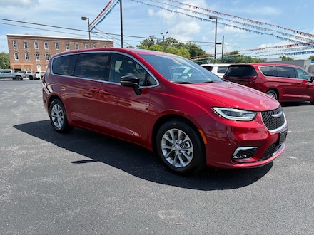 2026 Chrysler Pacifica Limited Van Passenger Van