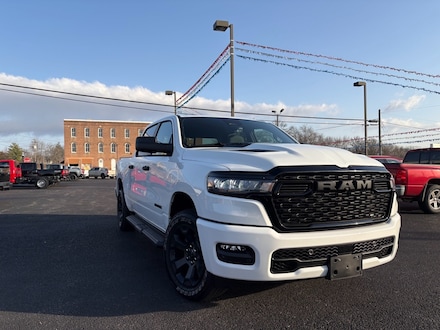 2026 Ram 1500 EXPRESS CREW CAB 4X4 5'7 BOX Pickup