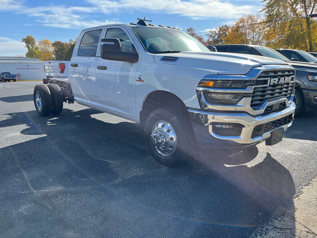 New 2026 Ram 3500 Chassis Cab 3500 TRADESMAN CREW CAB CHASSIS 4X4 60' CA Pickup