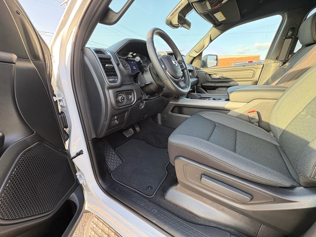 2026 RAM 1500 Express - Photo 11