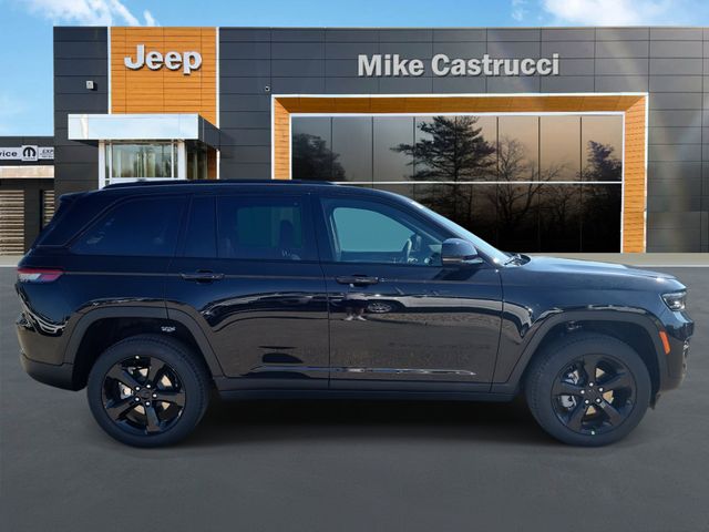 2025 Jeep Grand Cherokee Limited photo 2