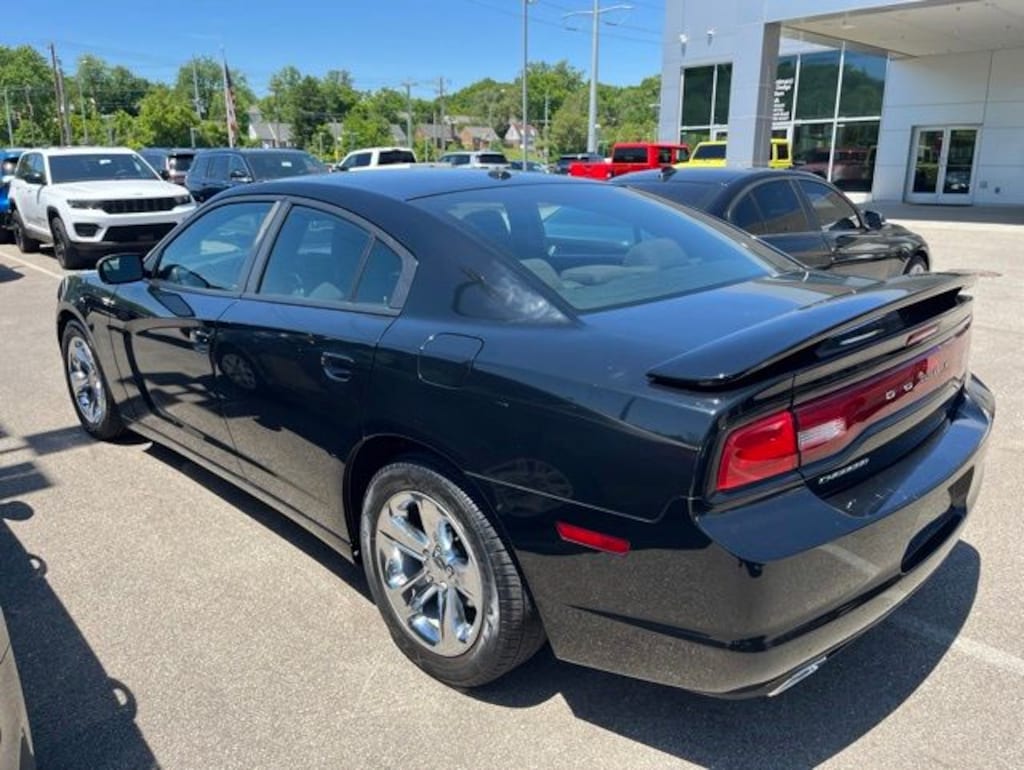 Used 2013 Dodge Charger SXT Sedan