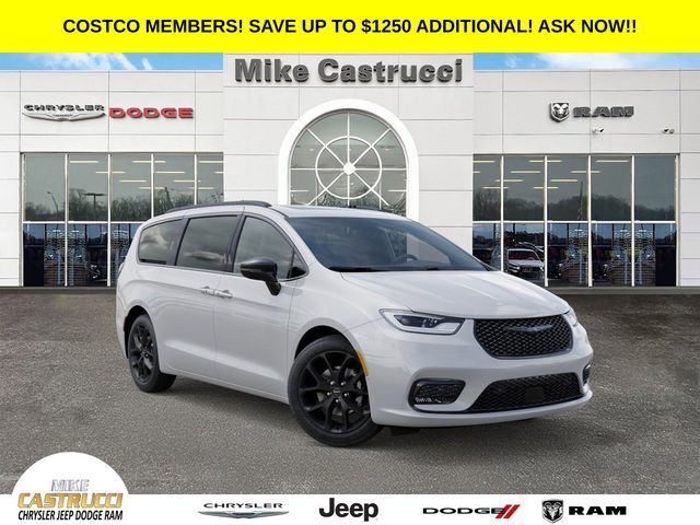 2026 Chrysler Pacifica Limited's photo