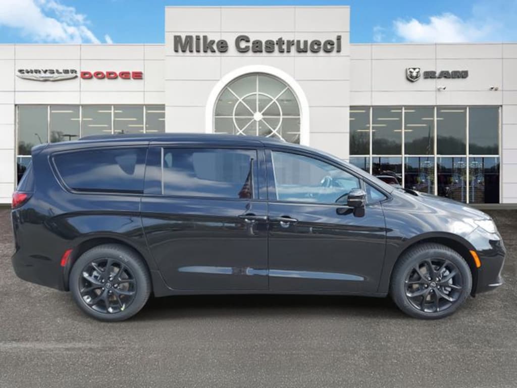 New 2026 Chrysler Pacifica LIMITED AWD Passenger Van