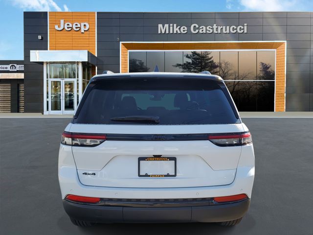 2025 Jeep Grand Cherokee Altitude photo 2