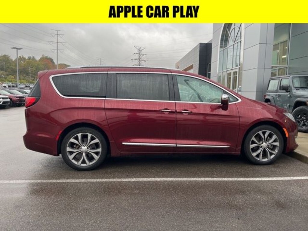 Used 2017 Chrysler Pacifica Limited Minivan/Van