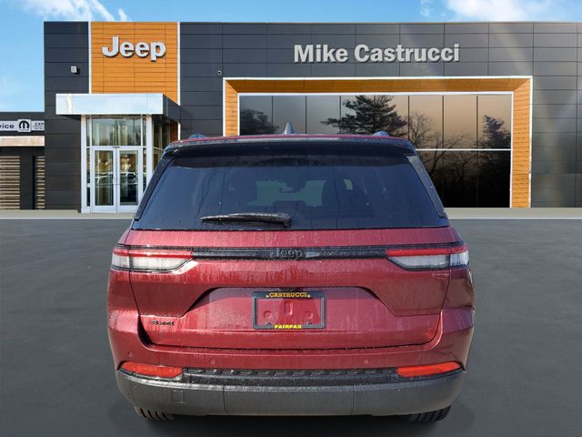 2025 Jeep Grand Cherokee Laredo Altitude photo 4