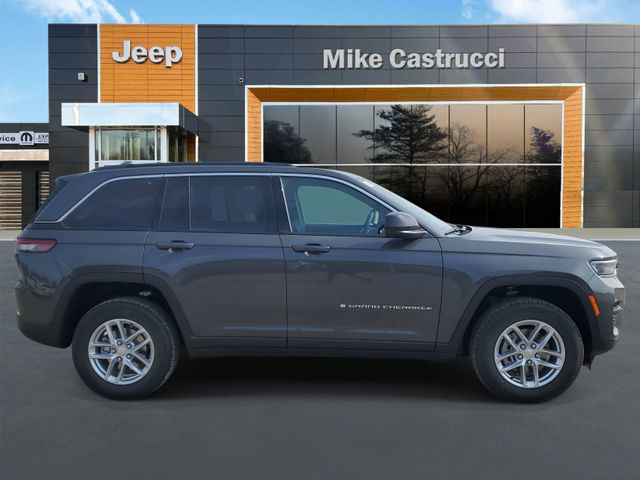 2025 Jeep Grand Cherokee Laredo photo 3