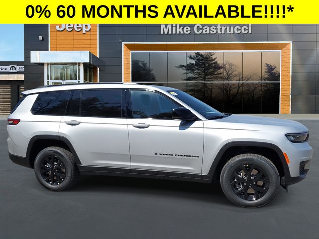 2025 Jeep Grand Cherokee Laredo Altitude photo 3