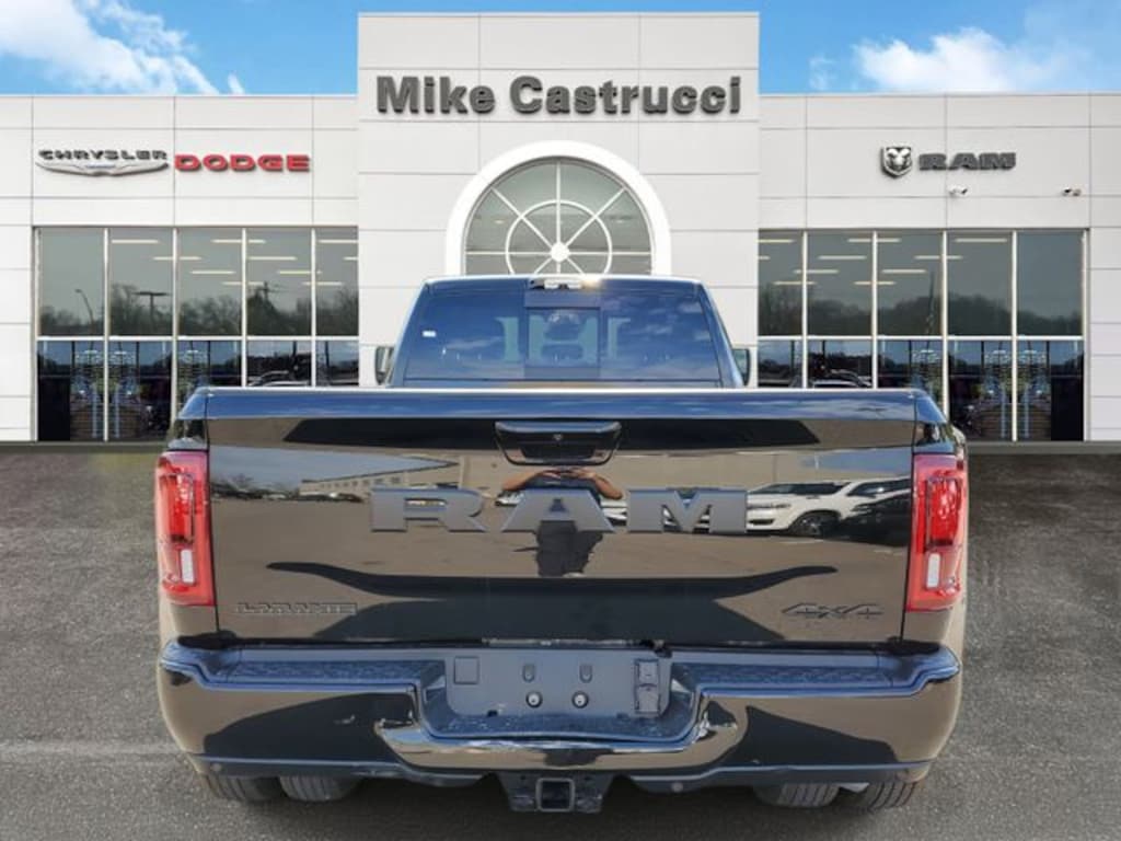 New 2026 Ram 3500 LARAMIE CREW CAB 4X4 8' BOX Pickup