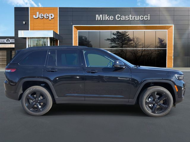 2025 Jeep Grand Cherokee Limited photo 3