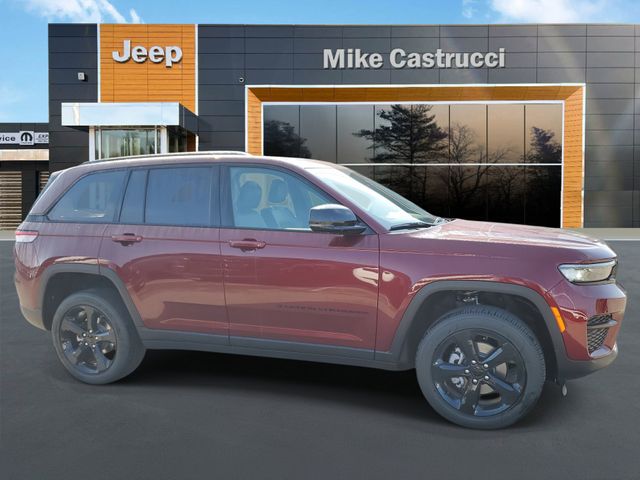 2025 Jeep Grand Cherokee Laredo Altitude photo 3