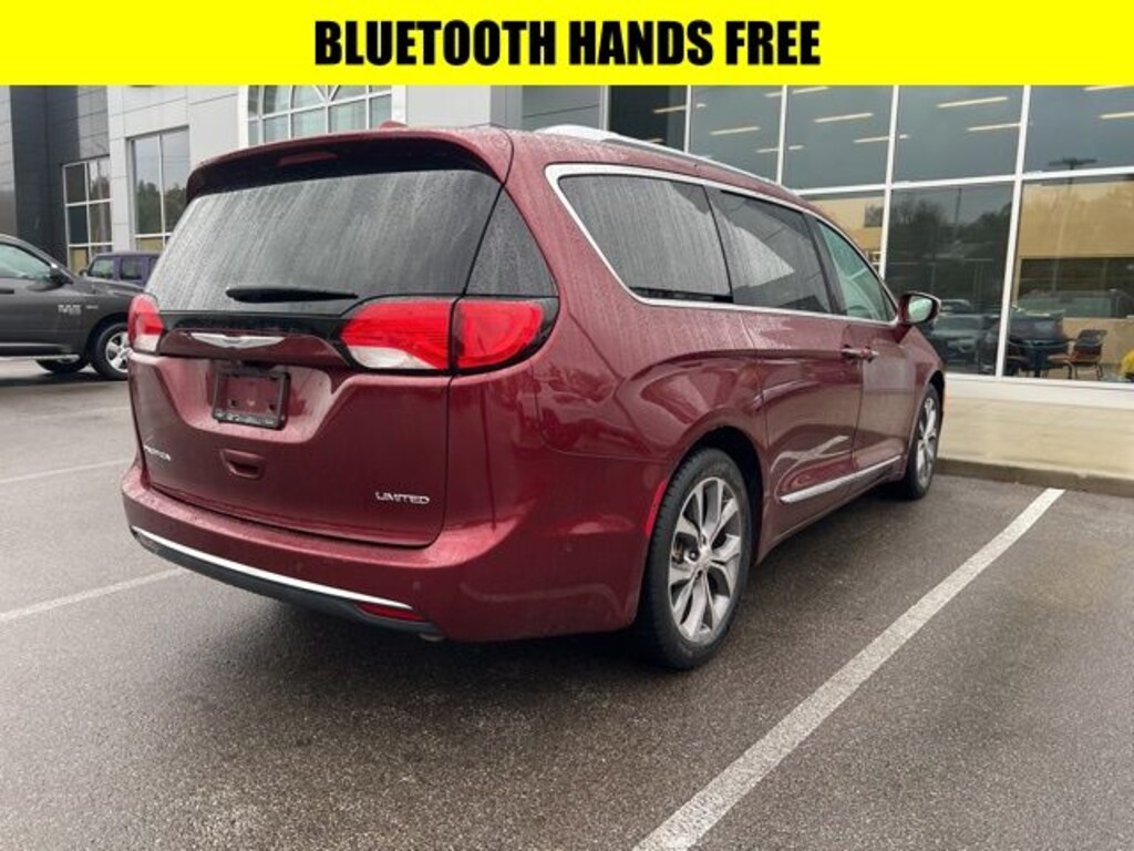 Used 2017 Chrysler Pacifica Limited Minivan/Van