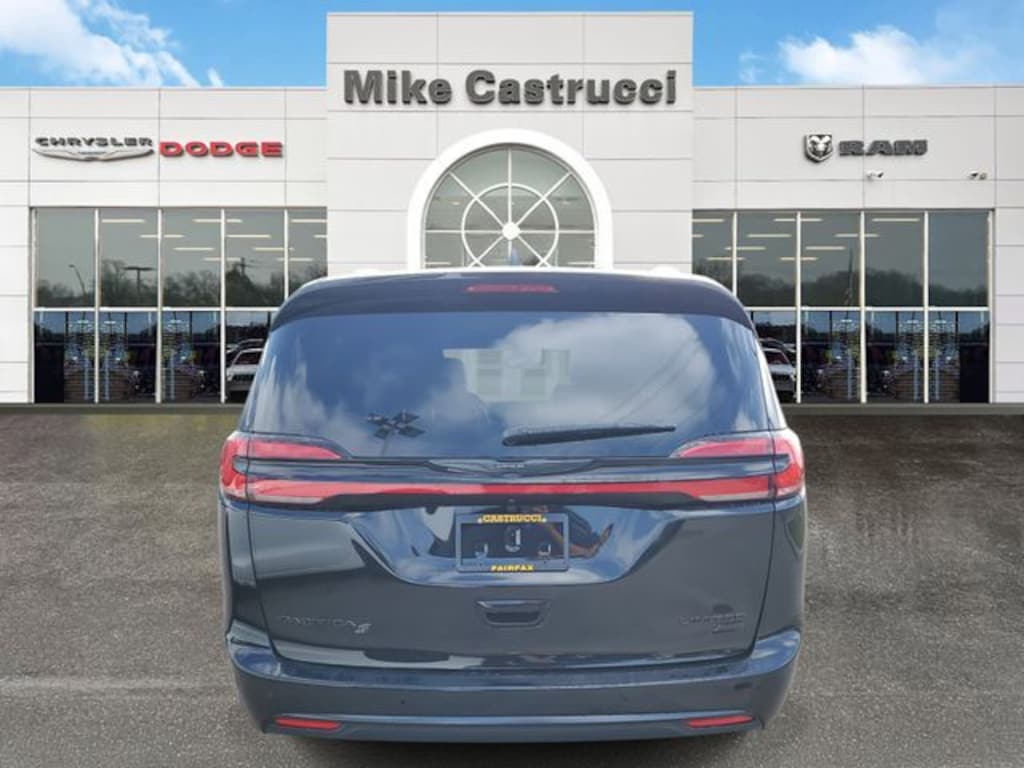 New 2026 Chrysler Pacifica LIMITED AWD Passenger Van