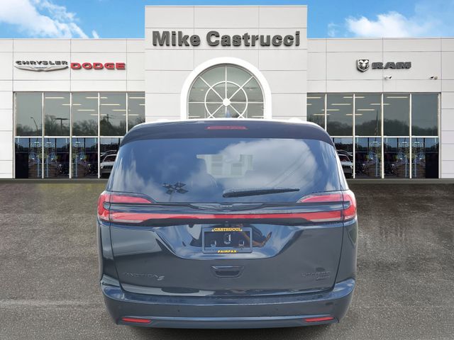 2026 Chrysler Pacifica Limited photo 4
