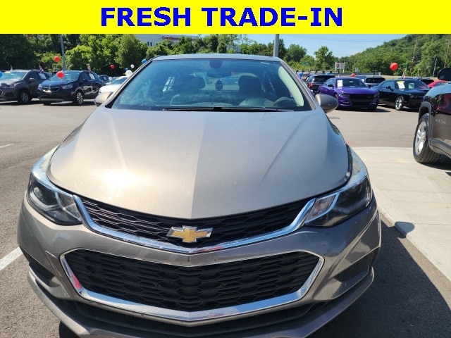 Used 2018 Chevrolet Cruze LT with VIN 1G1BE5SM3J7200363 for sale in Cincinnati, OH