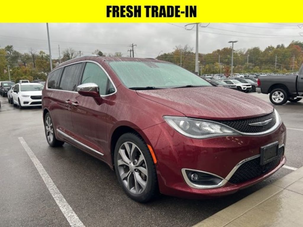 Used 2017 Chrysler Pacifica Limited Minivan/Van