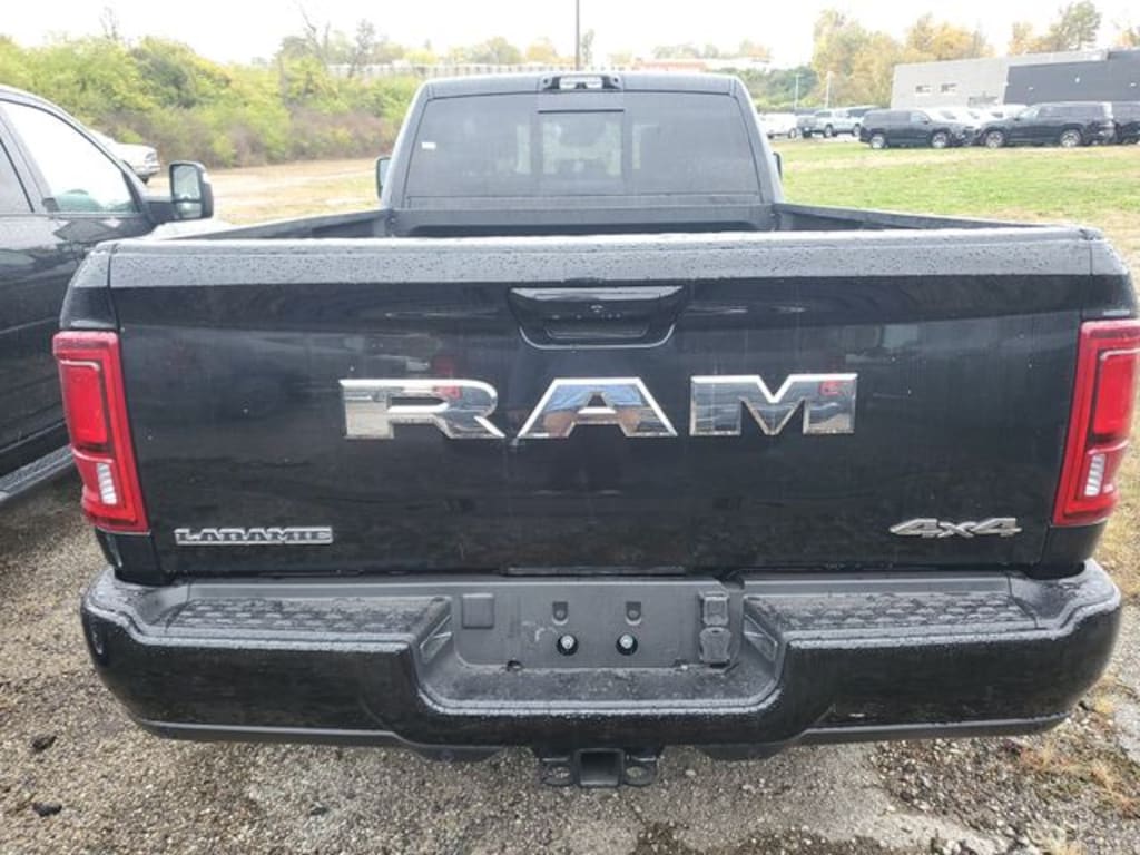 New 2026 Ram 3500 LARAMIE CREW CAB 4X4 8' BOX Pickup