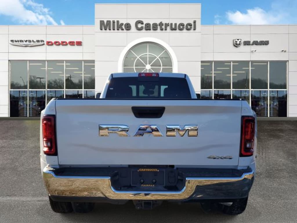 New 2026 Ram 3500 TRADESMAN CREW CAB 4X4 8' BOX Pickup