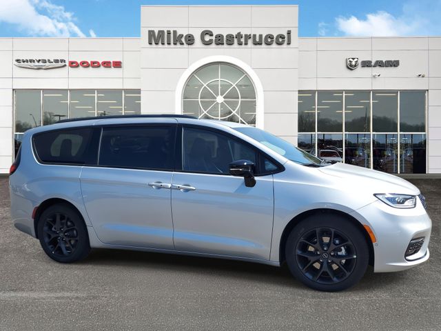 2026 Chrysler Pacifica Limited photo 3