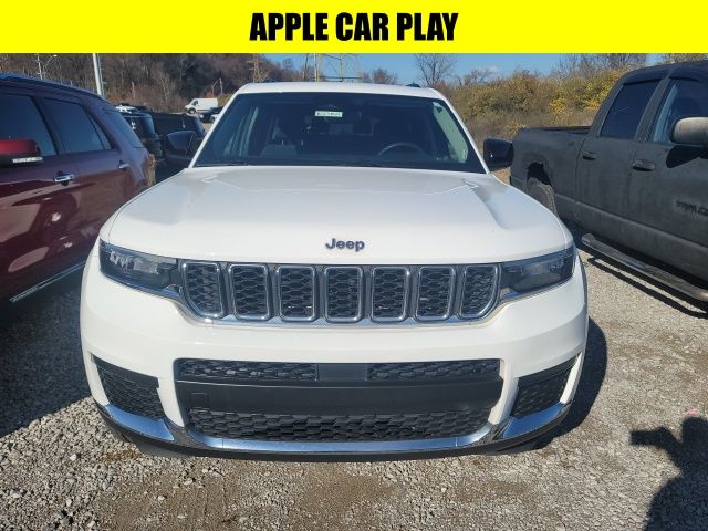 2023 Jeep Grand Cherokee Laredo Altitude photo 2