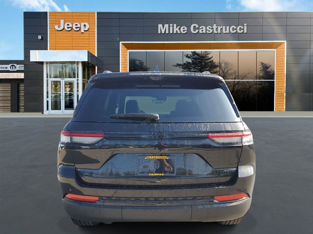 2025 Jeep Grand Cherokee Limited photo 3