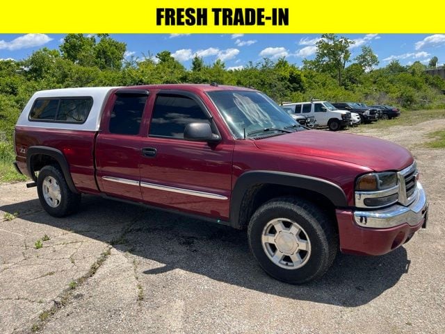 2004 GMC Sierra 4WD Extended Cab 6 1/2-ft SLE's photo
