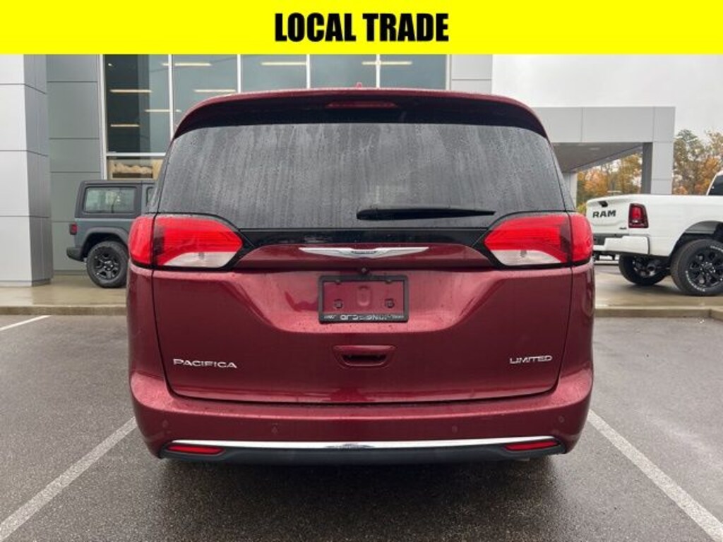 Used 2017 Chrysler Pacifica Limited Minivan/Van