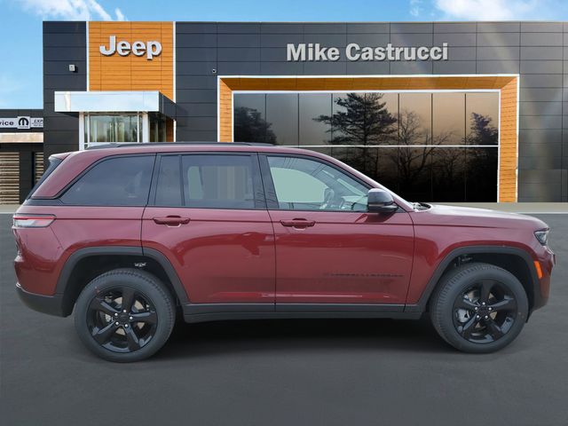 2025 Jeep Grand Cherokee Limited photo 3