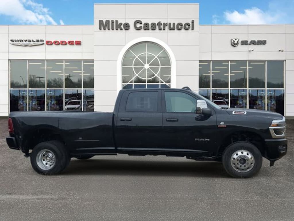 New 2026 Ram 3500 LARAMIE CREW CAB 4X4 8' BOX Pickup