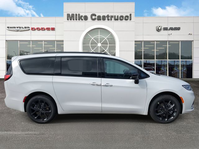 2026 Chrysler Pacifica Limited photo 3